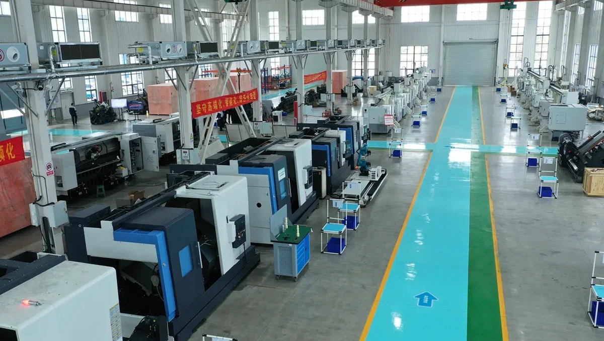 Handemo CNC workshop floor with machining centers producing gear and shaft work