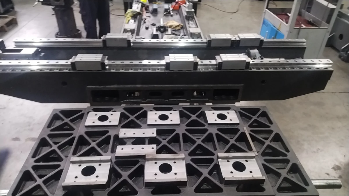 HANDEMO machine shop with CNC lathes and machining centers in production