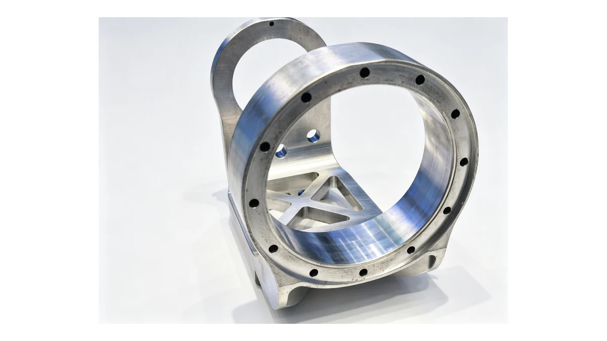 Machined automotive housing straight off the machine at Handemo