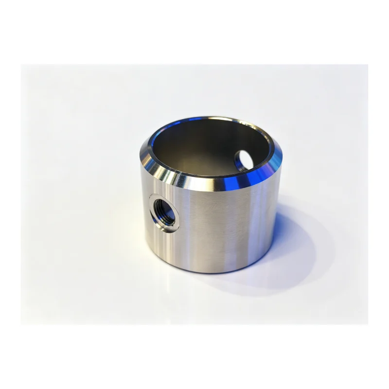 Machined hydraulic cylinder barrel with a bored bore and a radial port