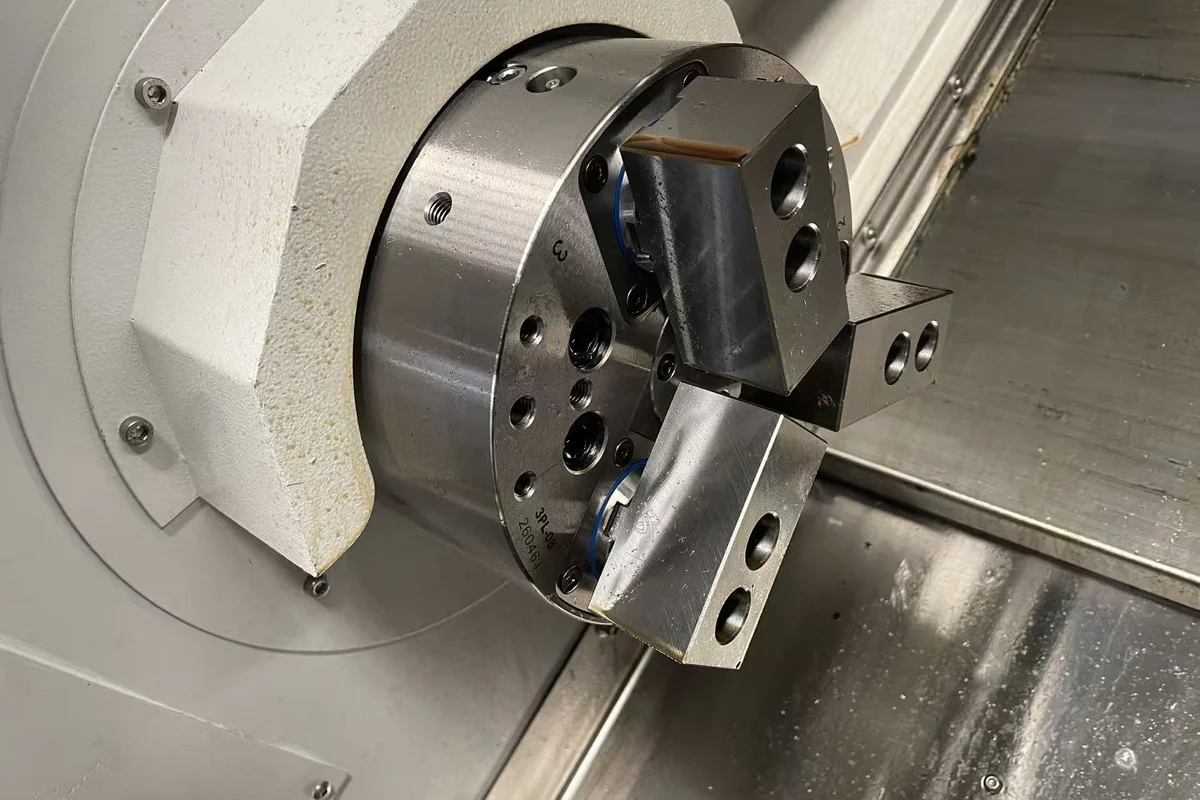 Power turret with driven tools on a turn-mill machine