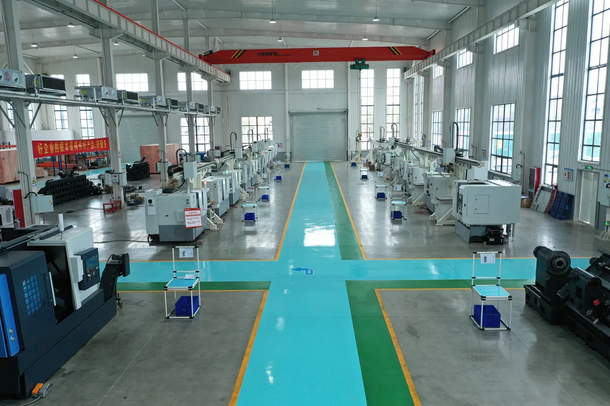 Handemo CNC machine tool workshop in Tengzhou where box and housing machining programs are proved before a batch runs